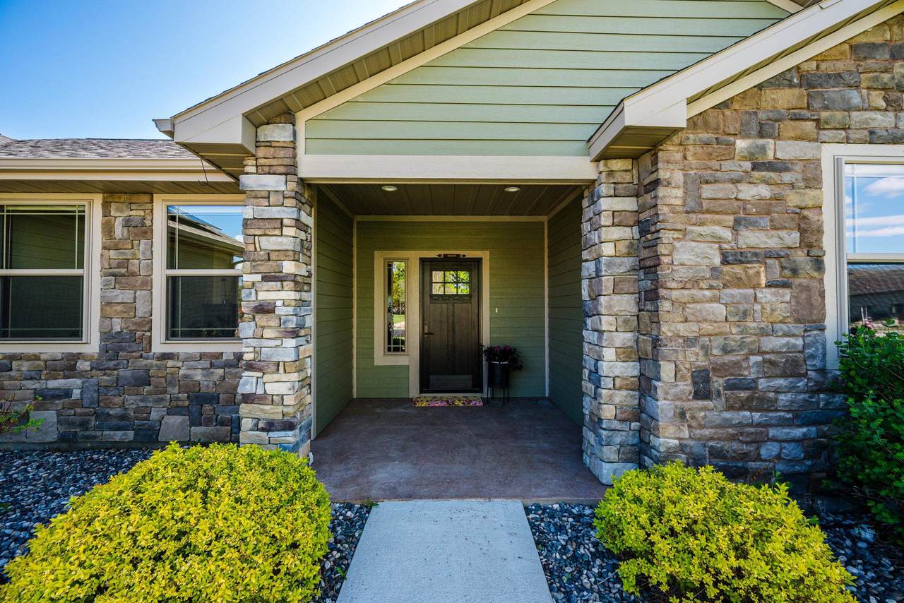 27 Club House Drive - Photo 1