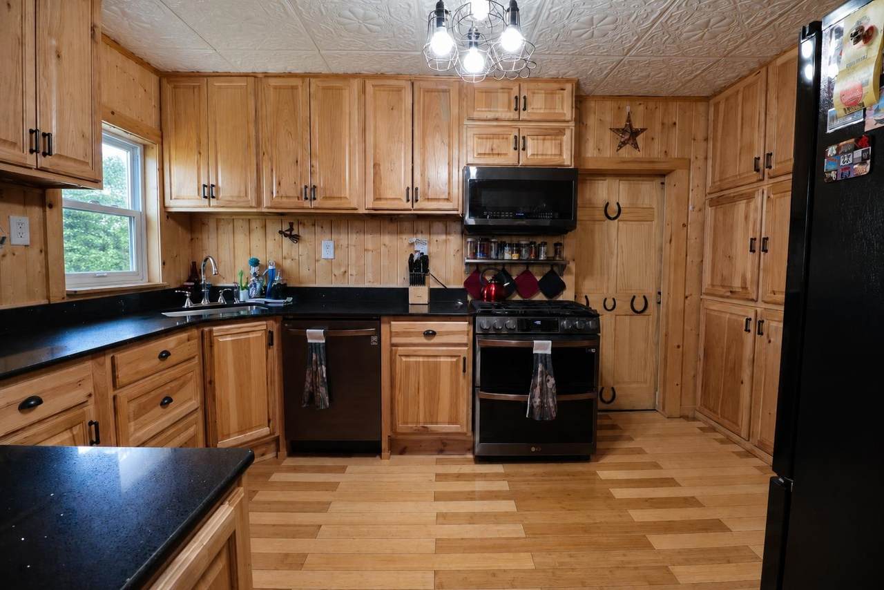106 Birch St - Photo 1