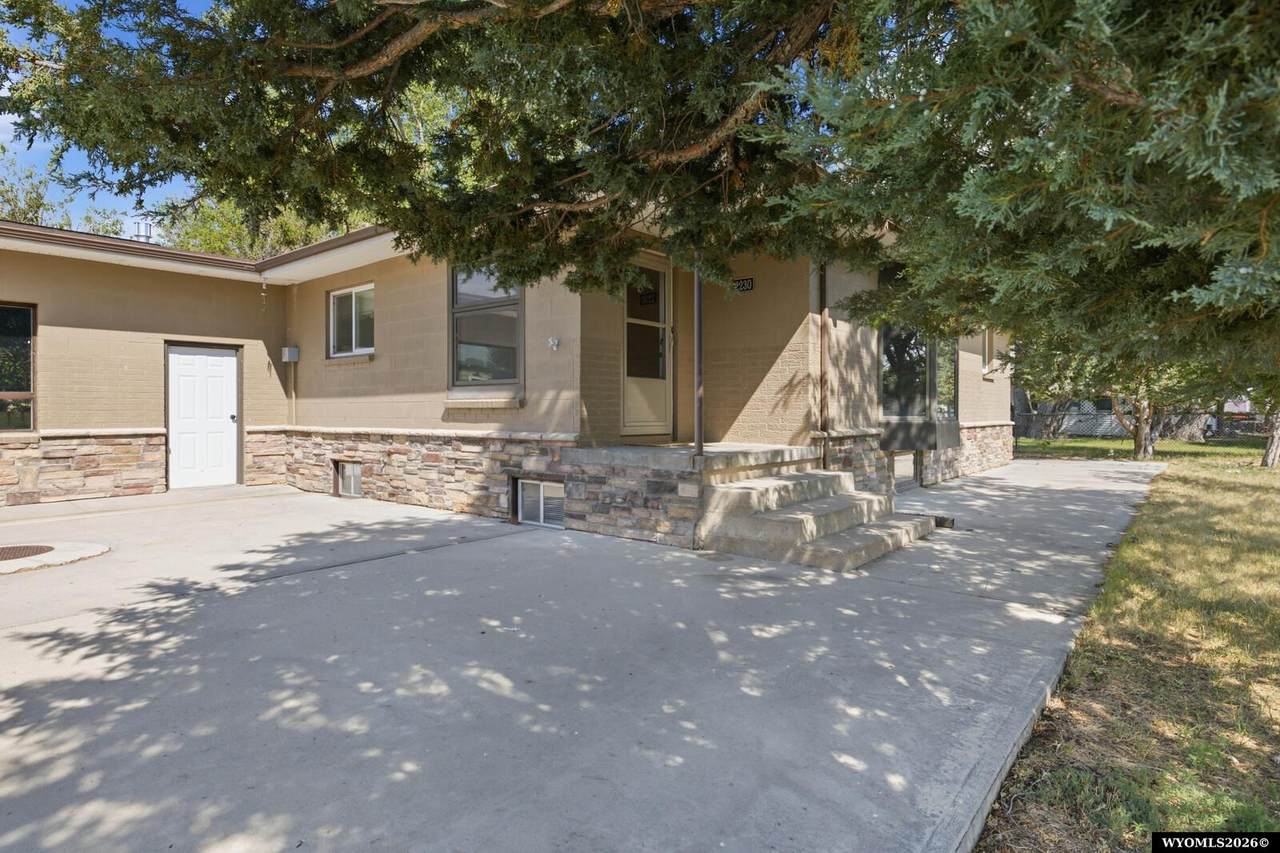 https://bt-photos.global.ssl.fastly.net/wyoming/1280_boomver_2_20263155-2.jpg