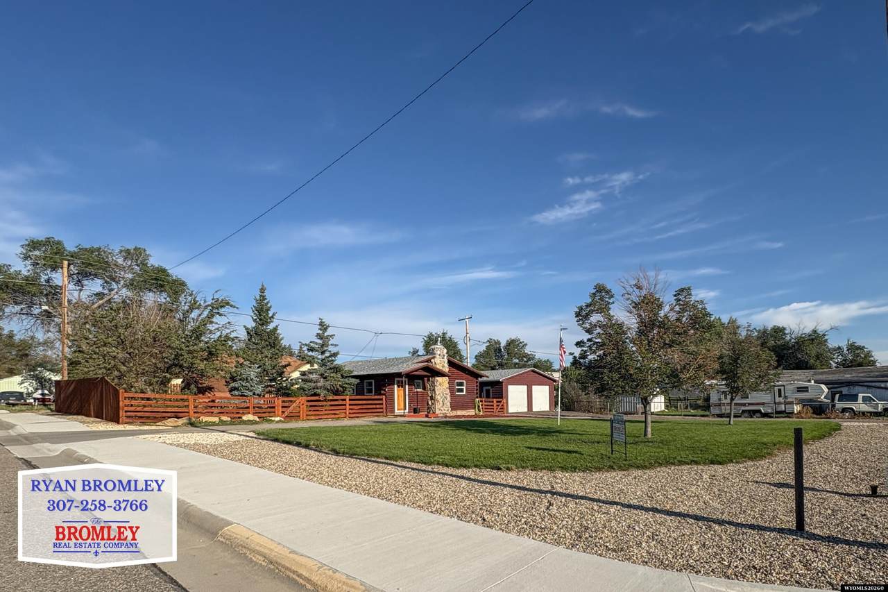412 Leavitt Street - Photo 1