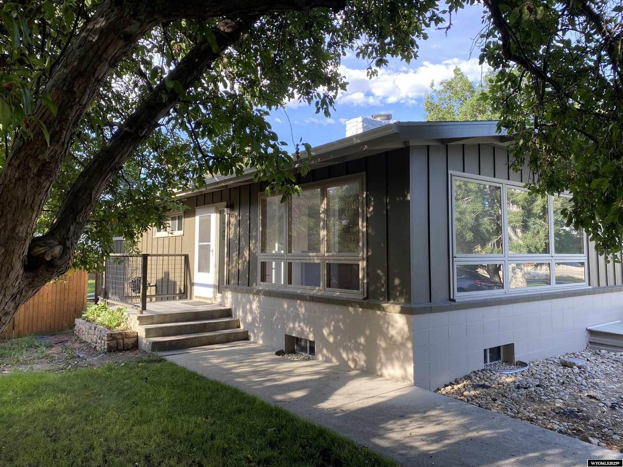 842 Fort Street - Photo 1