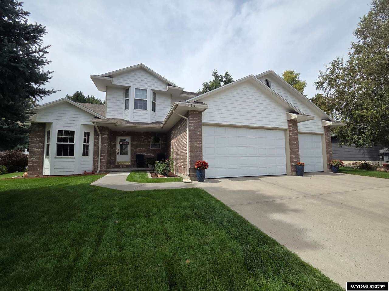 1714 Miracle Drive - Photo 1