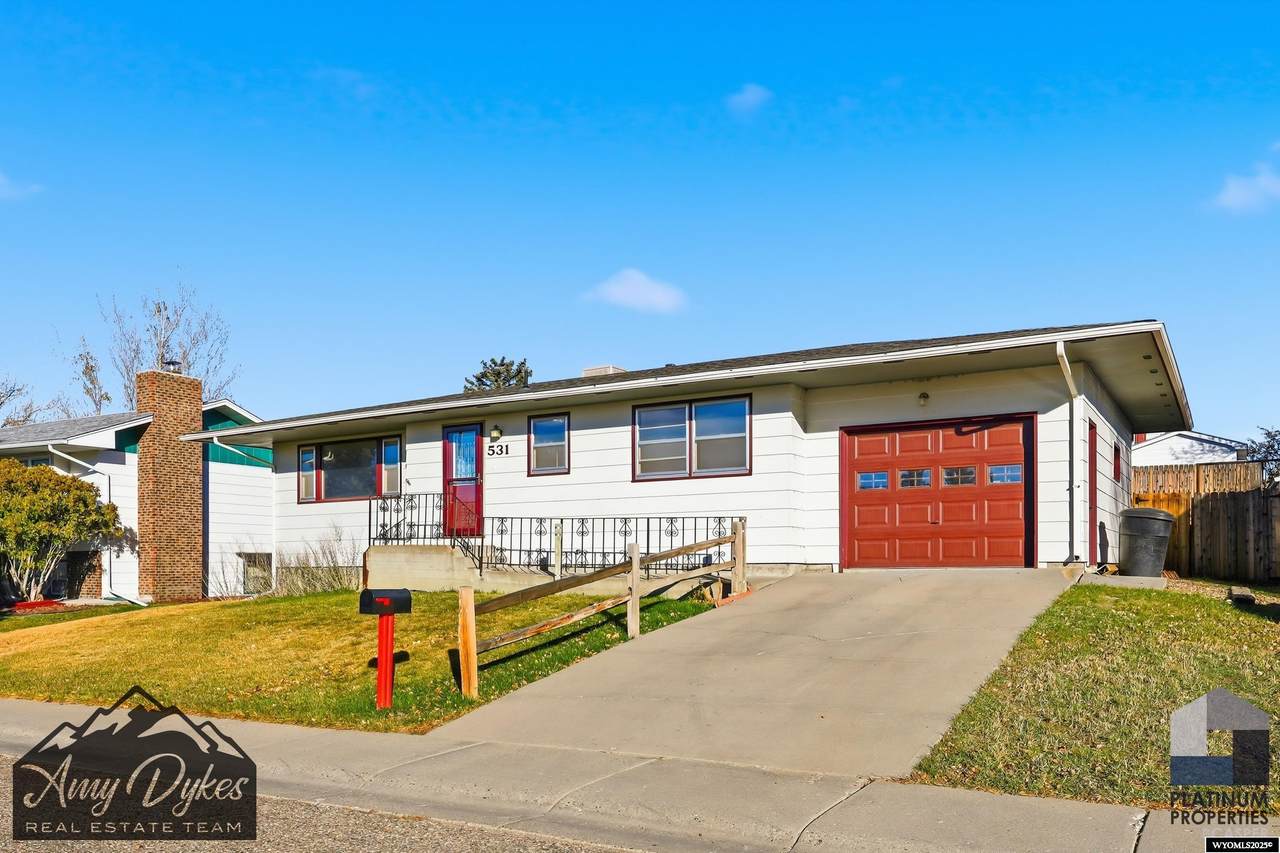 531 Seminoe St - Photo 1