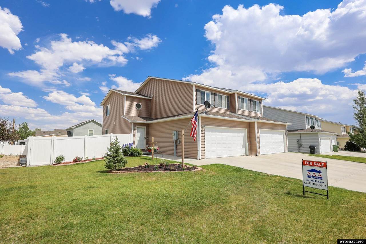 813 Rampart Drive - Photo 1