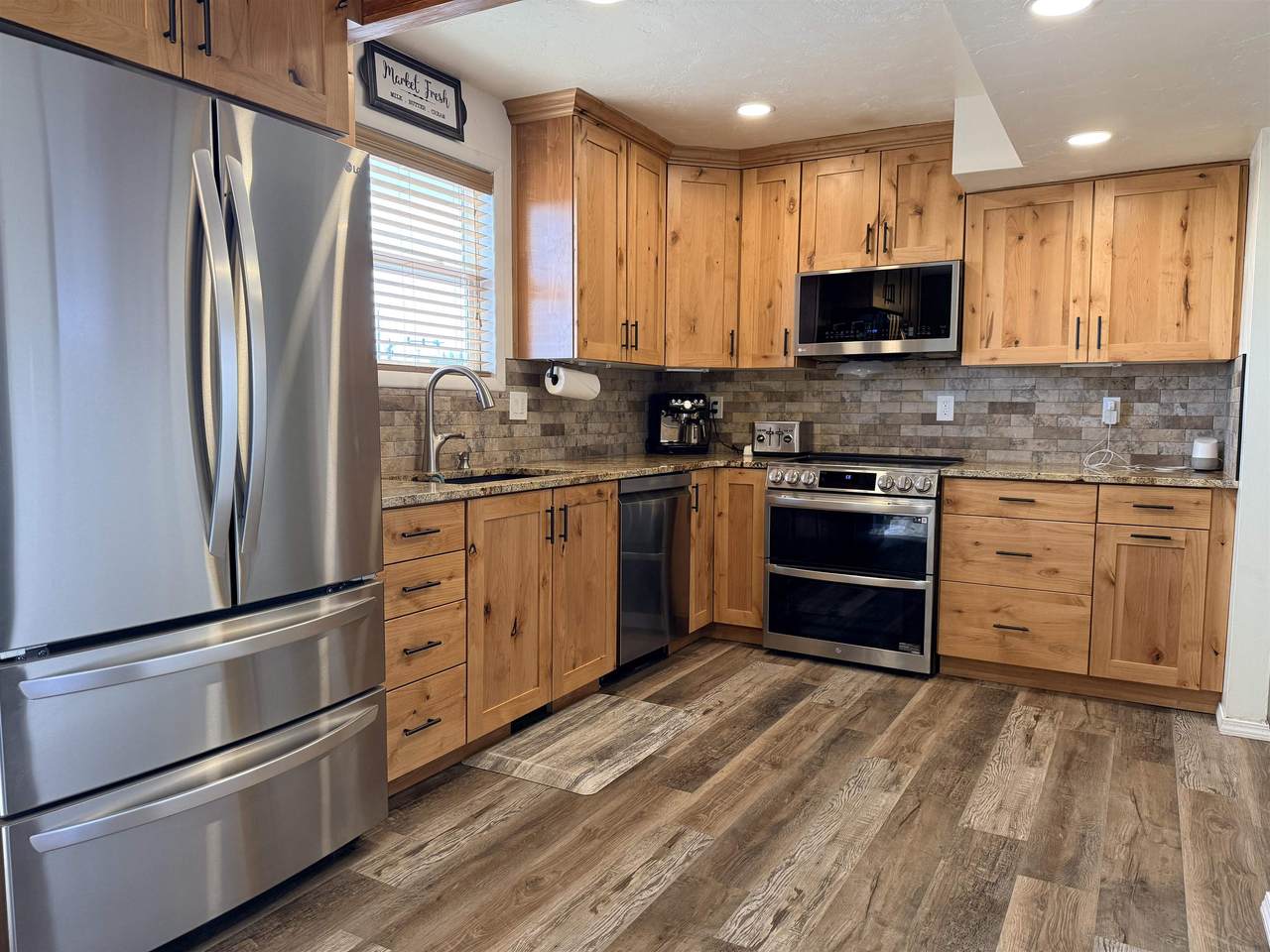https://bt-photos.global.ssl.fastly.net/wyoming/1280_boomver_1_20261542-2.jpg