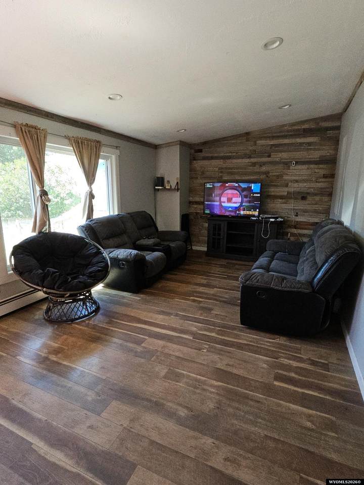 https://bt-photos.global.ssl.fastly.net/wyoming/1280_boomver_2_20263182-2.jpg