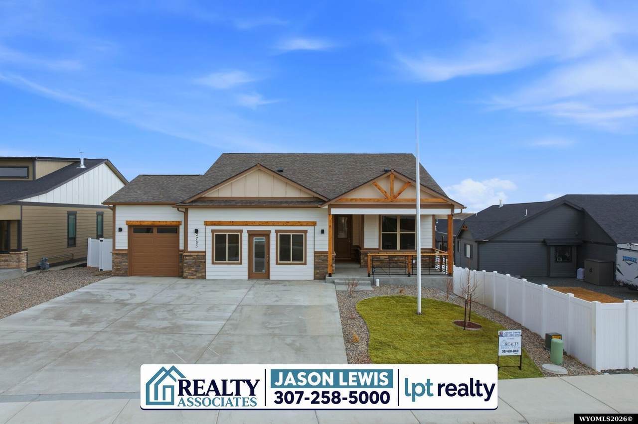 2785 Berkshire Way - Photo 1