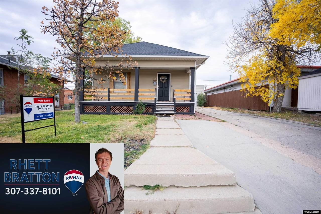 835 Ash St - Photo 1