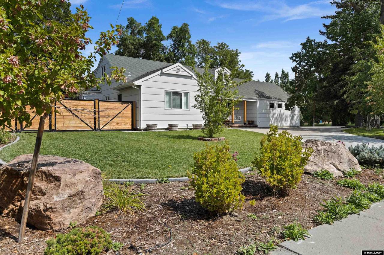 1008 25th Street - Photo 1