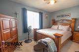 1027 Carver - Photo 7