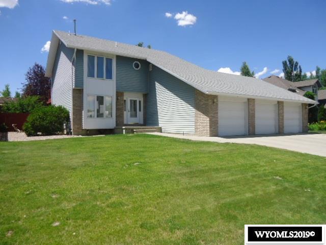 916 Rosewood Drive - Photo 1
