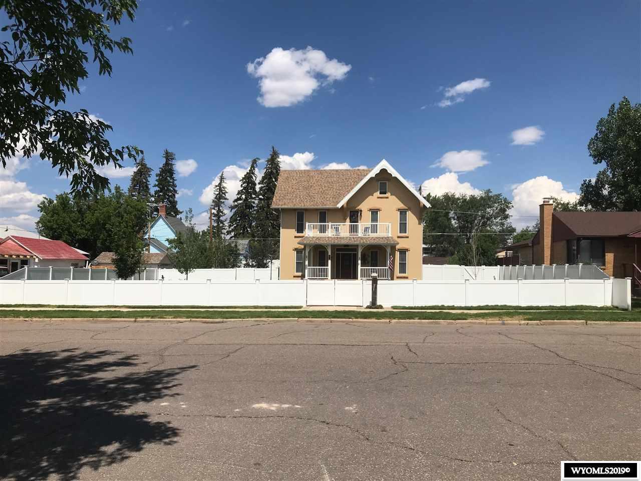 324 Center St - Photo 1