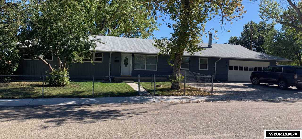449 Pineview Place - Photo 1