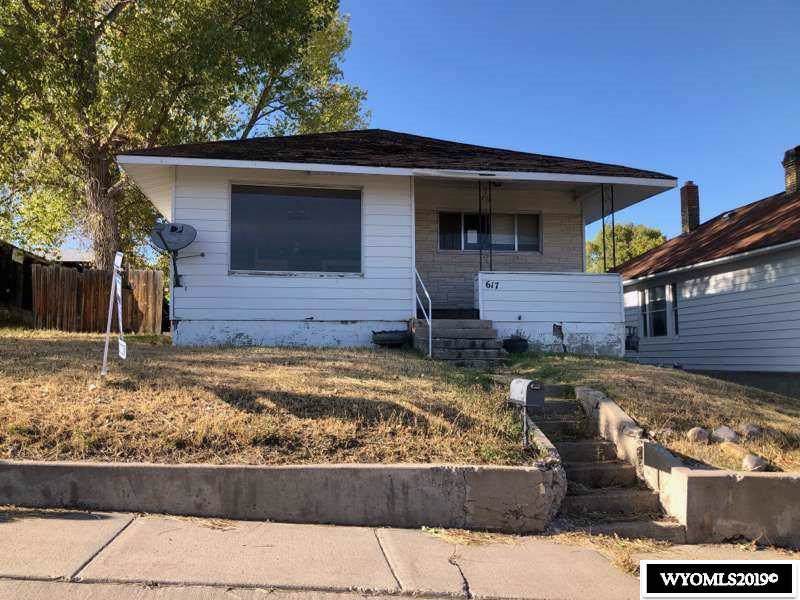 617 Emerald St - Photo 1