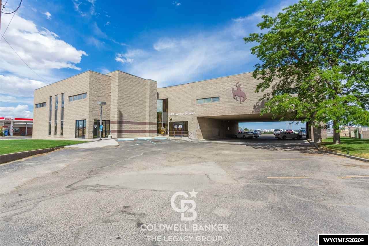 305 Wyoming Boulevard - Photo 1