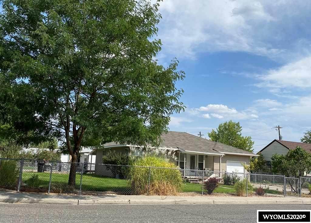 321 2nd St E - Photo 1