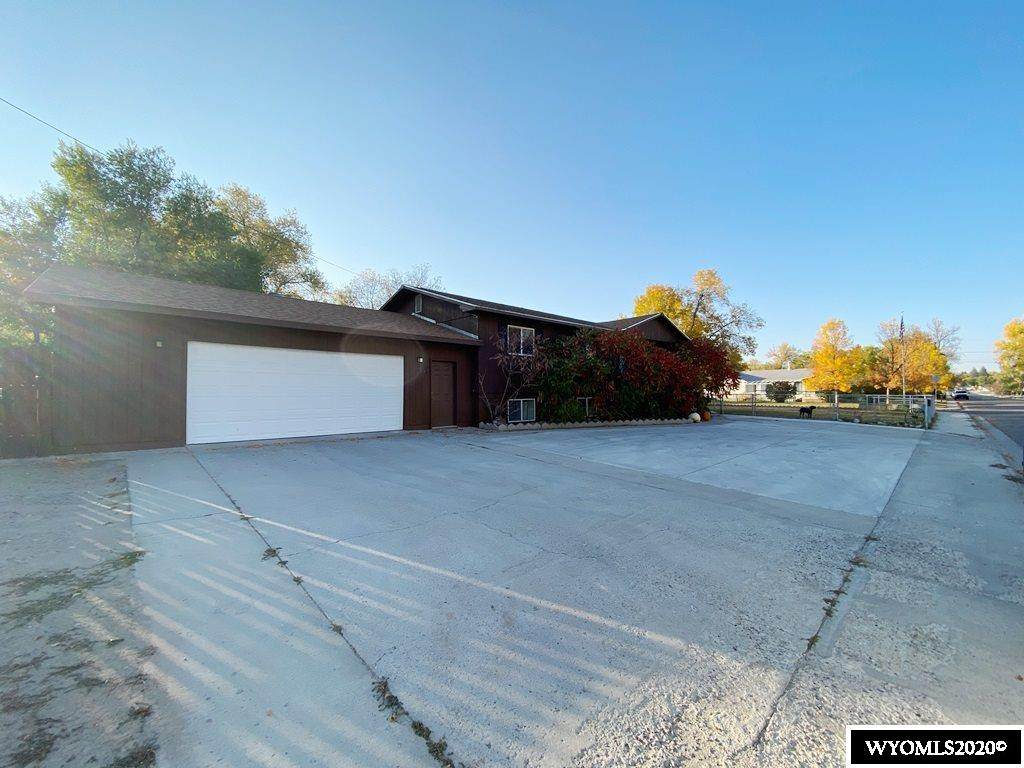 532 2nd St W - Photo 1