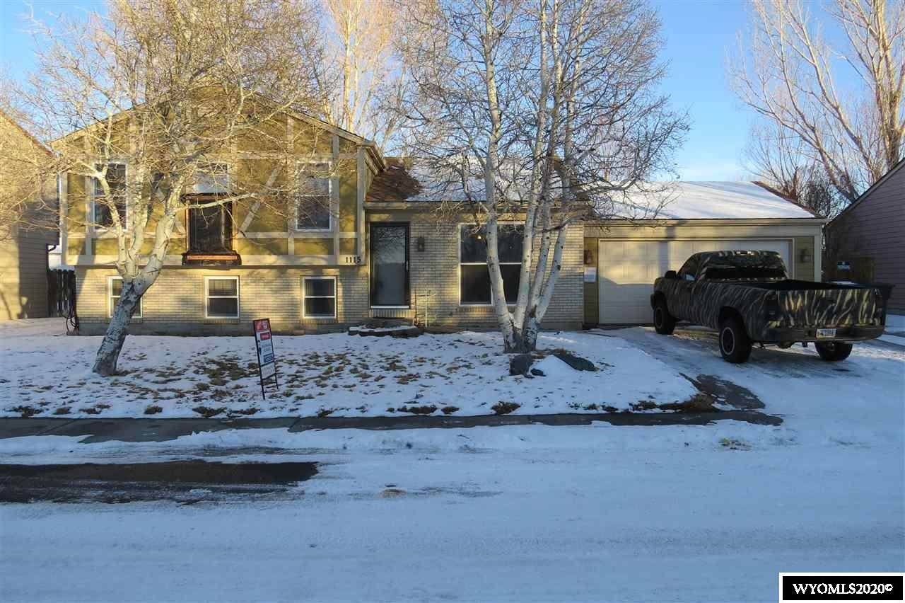 1115 Pinecrest - Photo 1