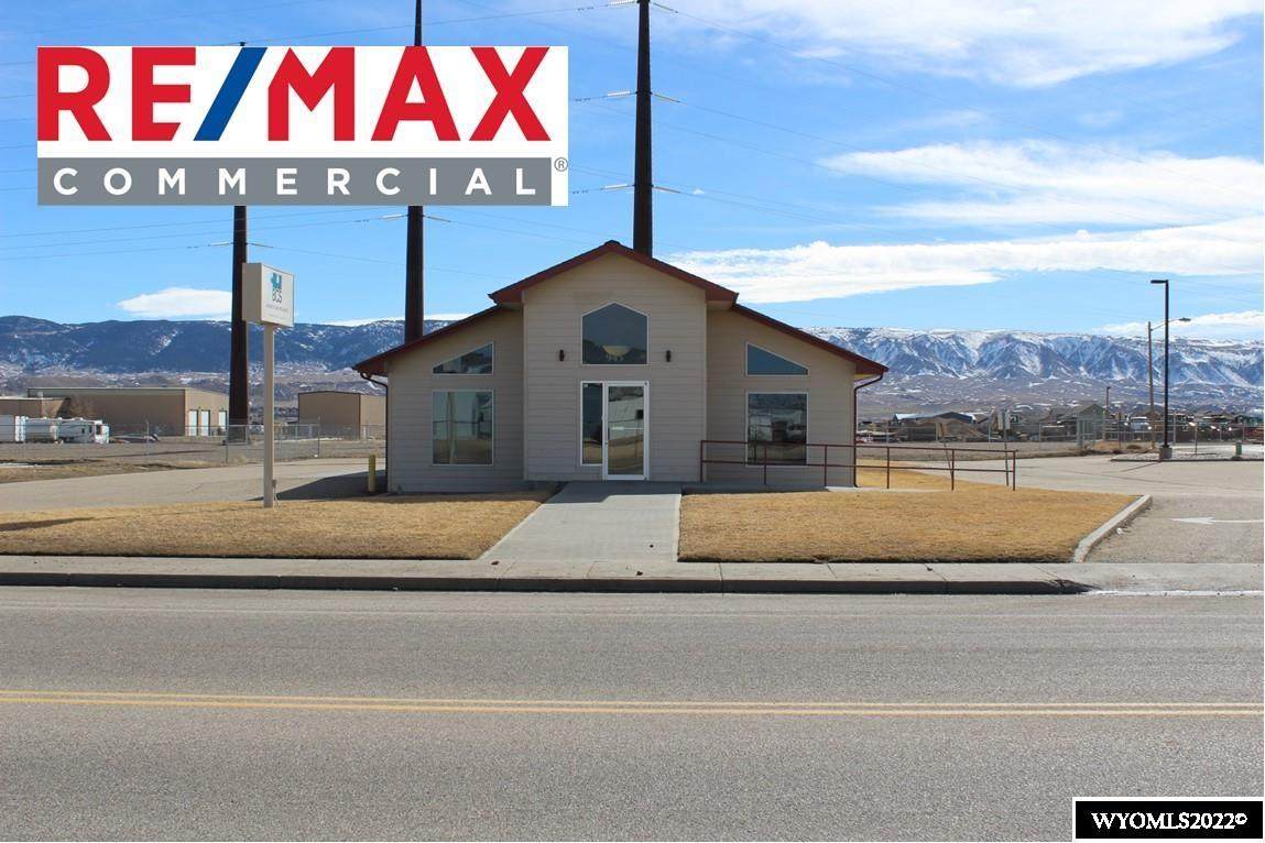945 Pendell Boulevard - Photo 1