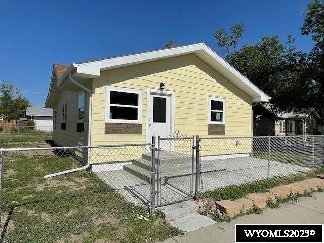 1126 Lincoln St - Photo 1