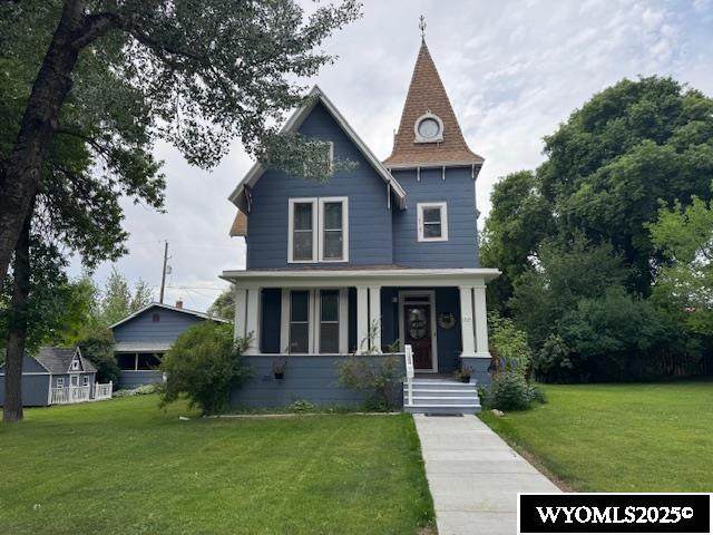 1025 Summit Street - Photo 1