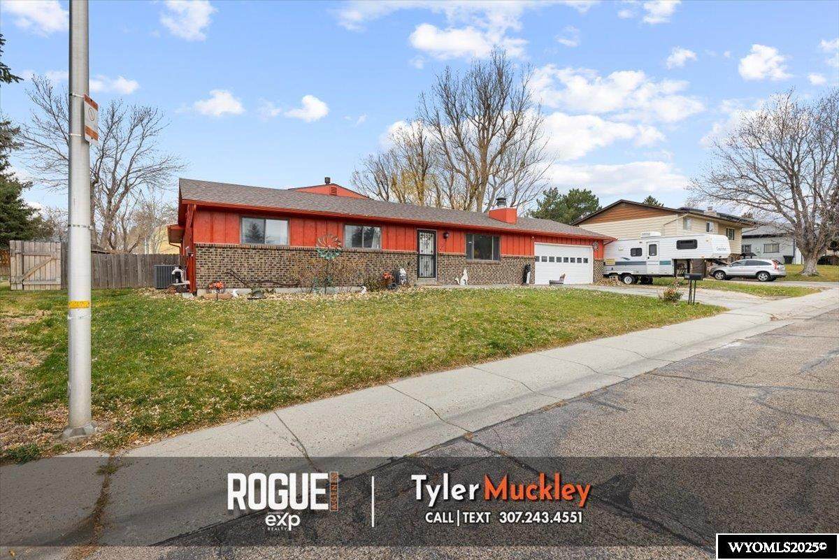 4011 Gannett - Photo 1