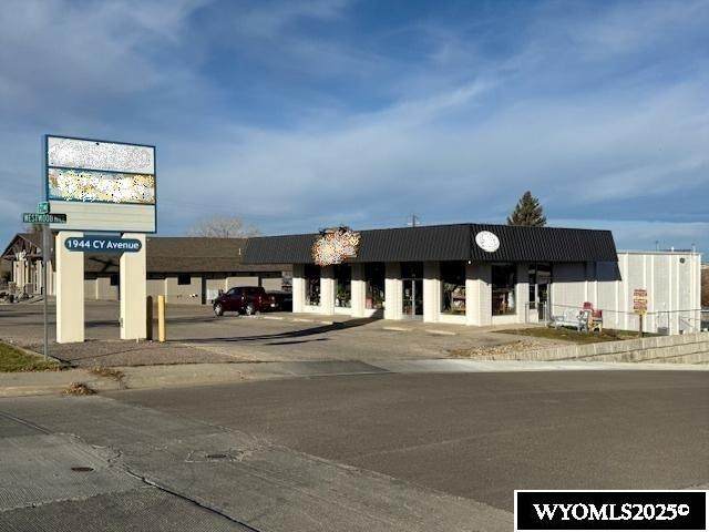 1944 Cy Avenue - Photo 1