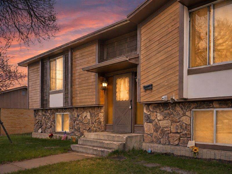 425 7th Street - Photo 1