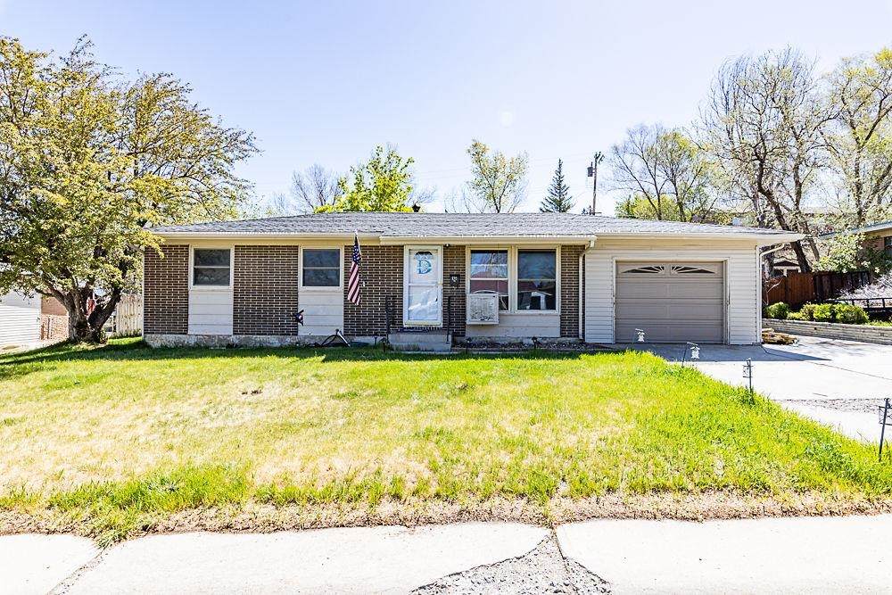 409 Fremont Avenue - Photo 1