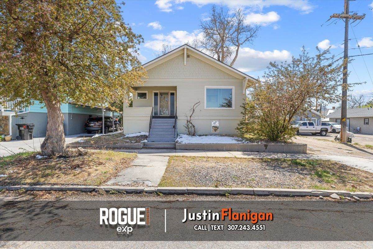831 3rd St - Photo 1