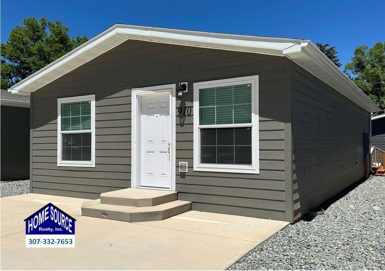 910 Lincoln Street - Photo 1