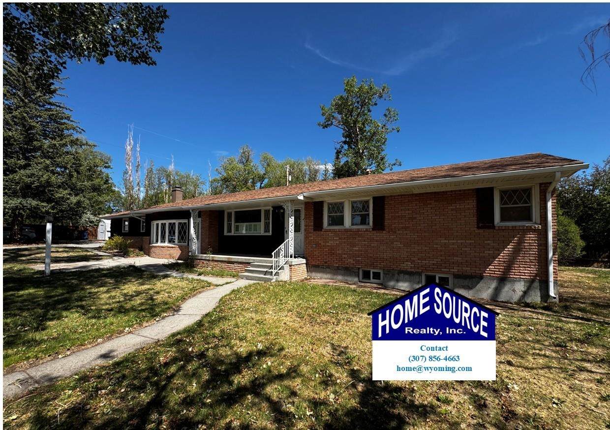204 Sunset Dr - Photo 1