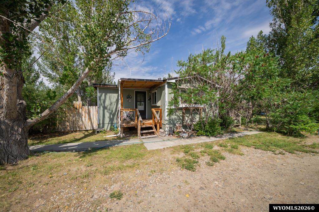 930 8th St - Photo 1