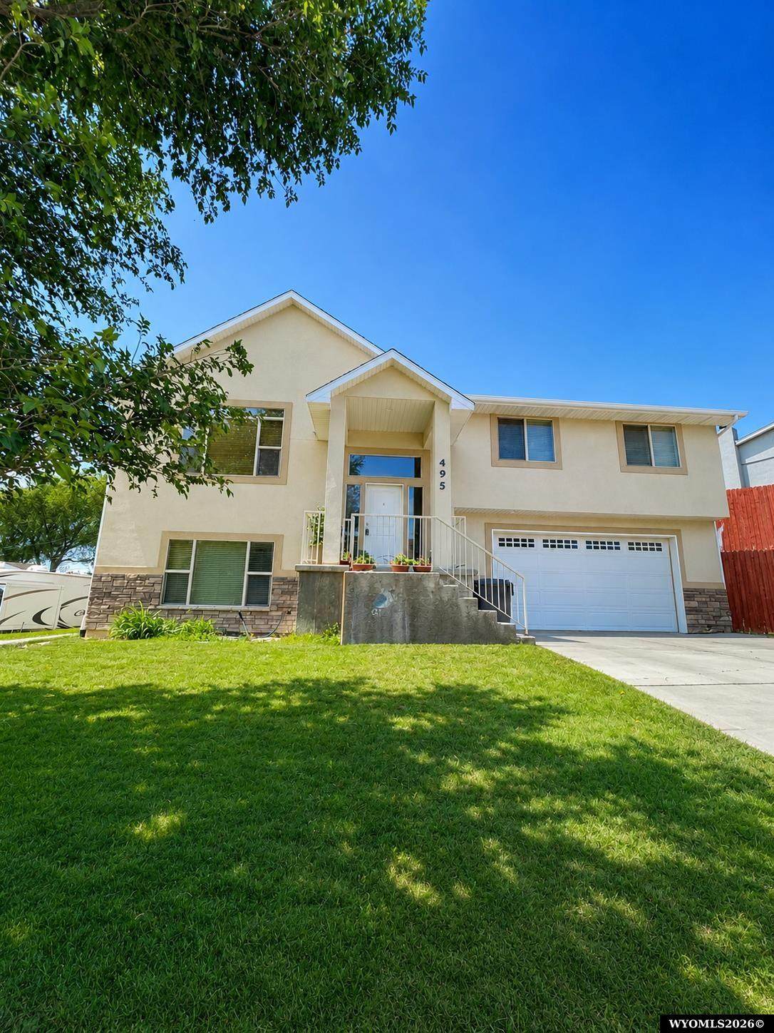 495 Hillcrest Way - Photo 1