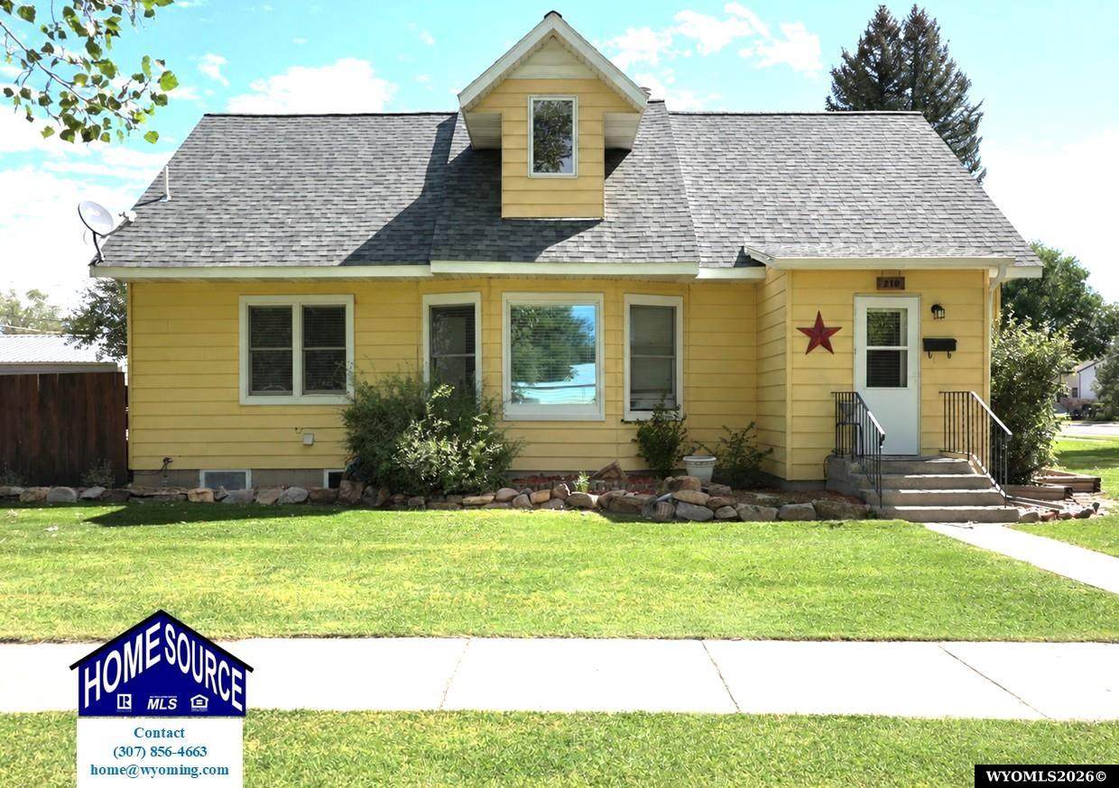 219 6th St E - Photo 1