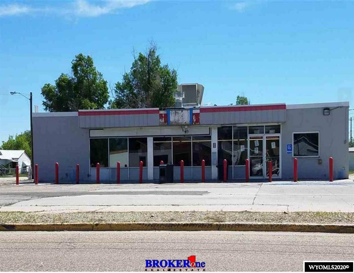 933 Center Street - Photo 1