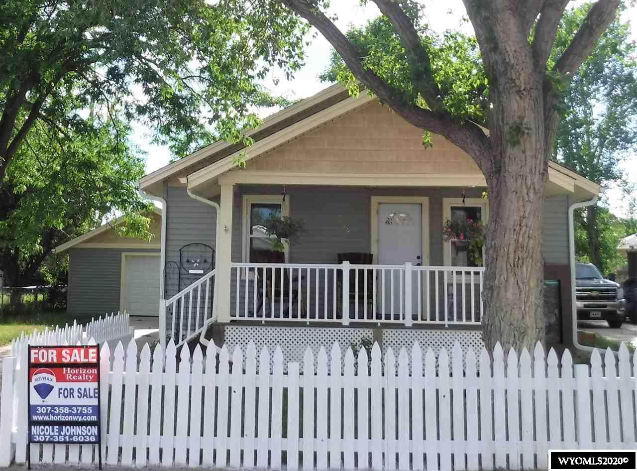 718 11th Street - Photo 1