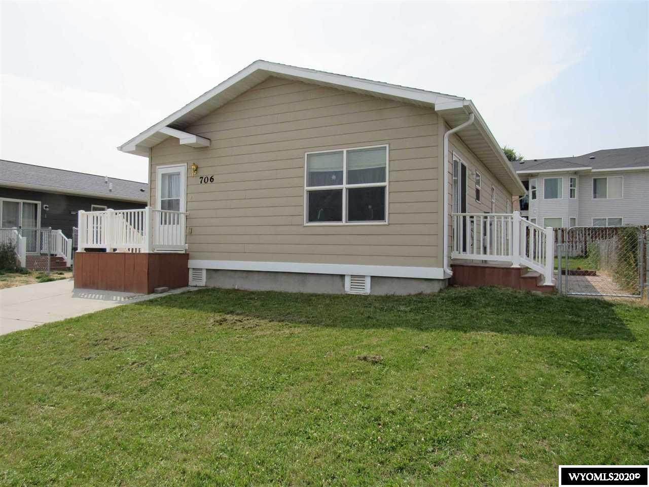 706 Dickinson Avenue - Photo 1