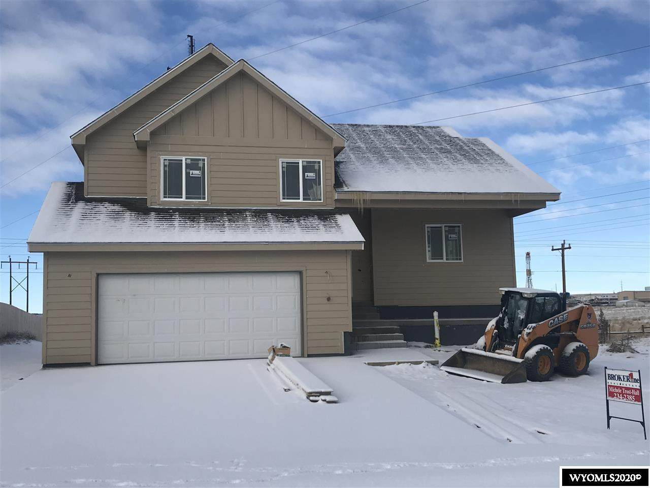 914 6th Ave - Photo 1