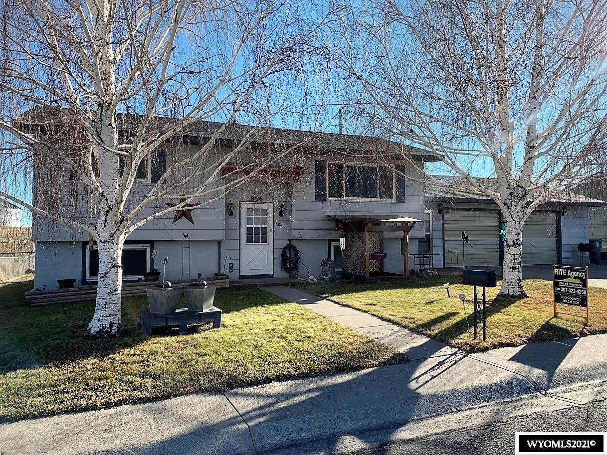 906 18th Street - Photo 1