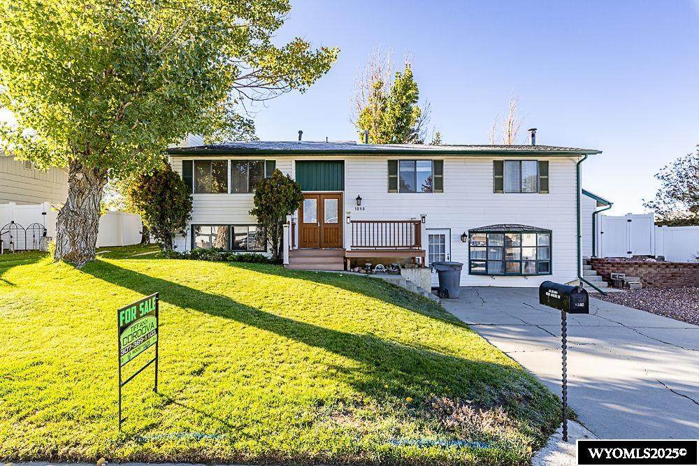 1050 Truman - Photo 1