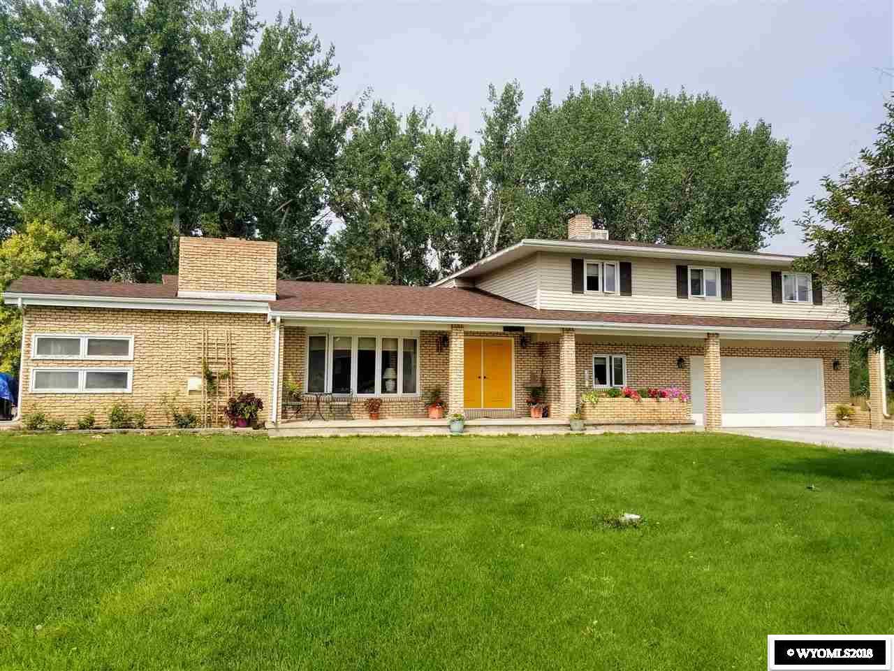 611 Hillcrest - Photo 1