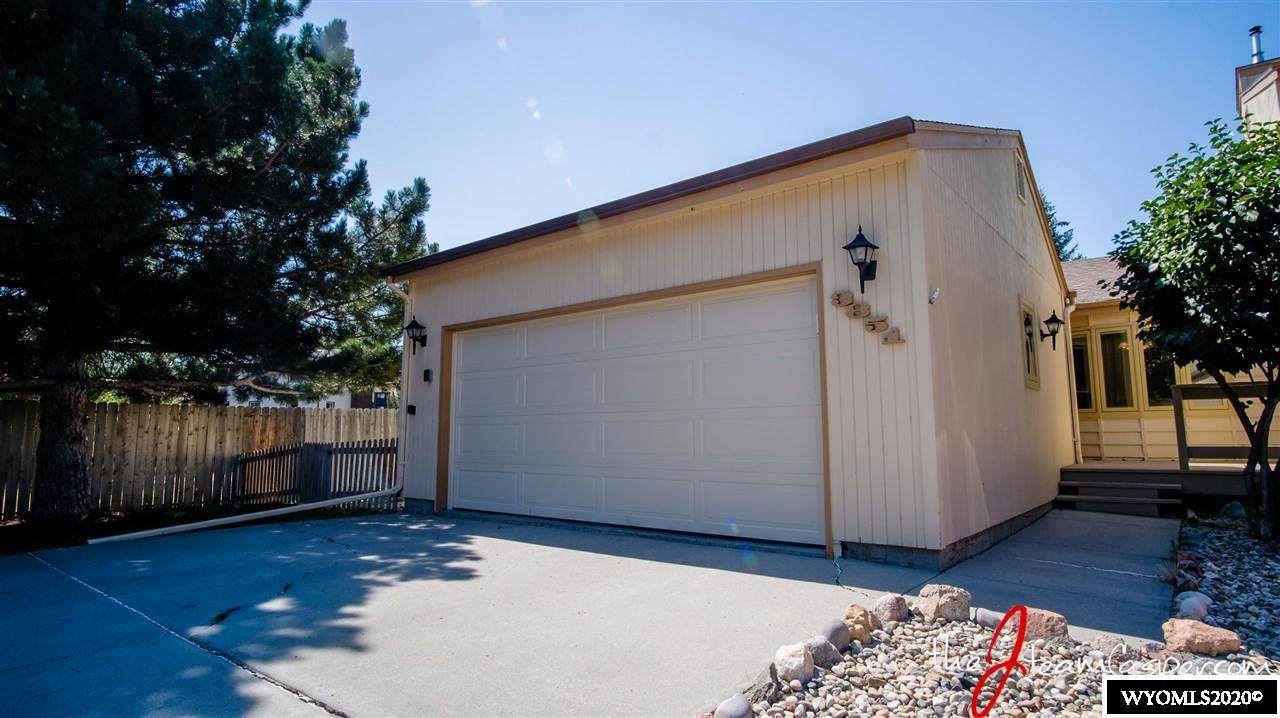 3851 Woodglen Place - Photo 1