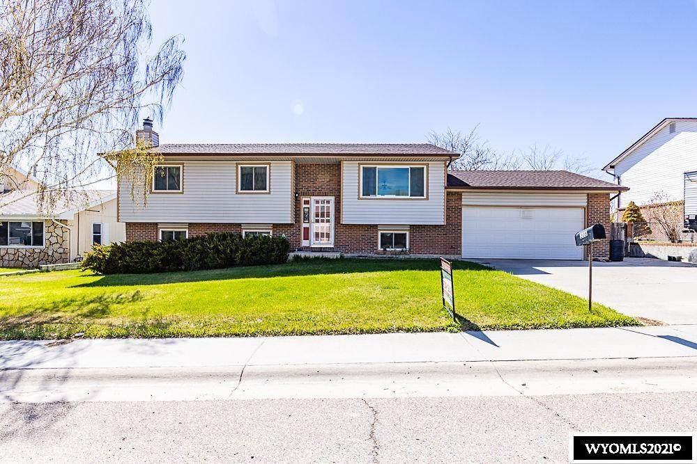 208 Cherokee Drive - Photo 1