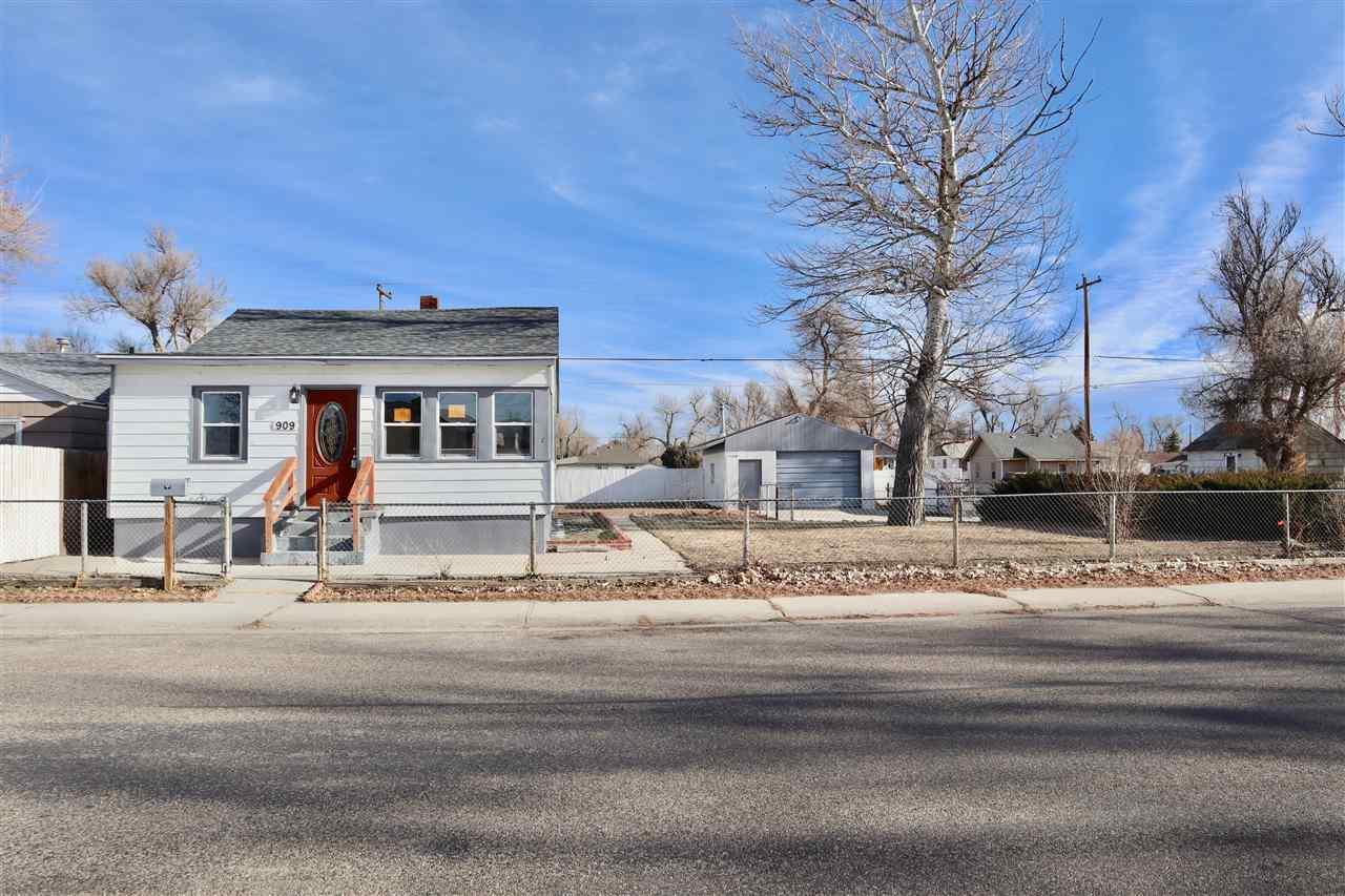 909 Lincoln - Photo 1