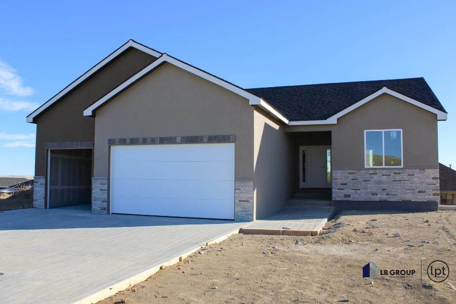 2425 Heathrow Avenue - Photo 1