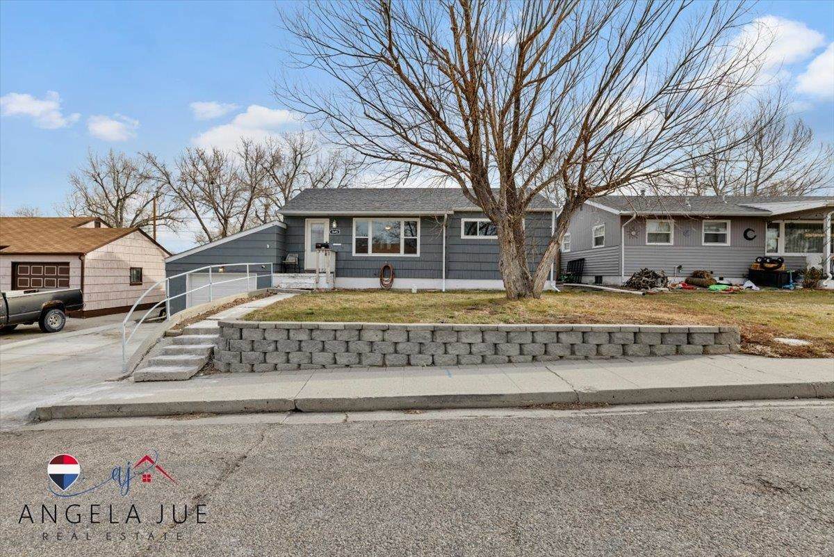 1645 Sycamore Street - Photo 1