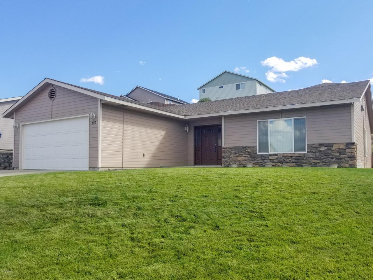 1610 Naches Ave - Photo 1