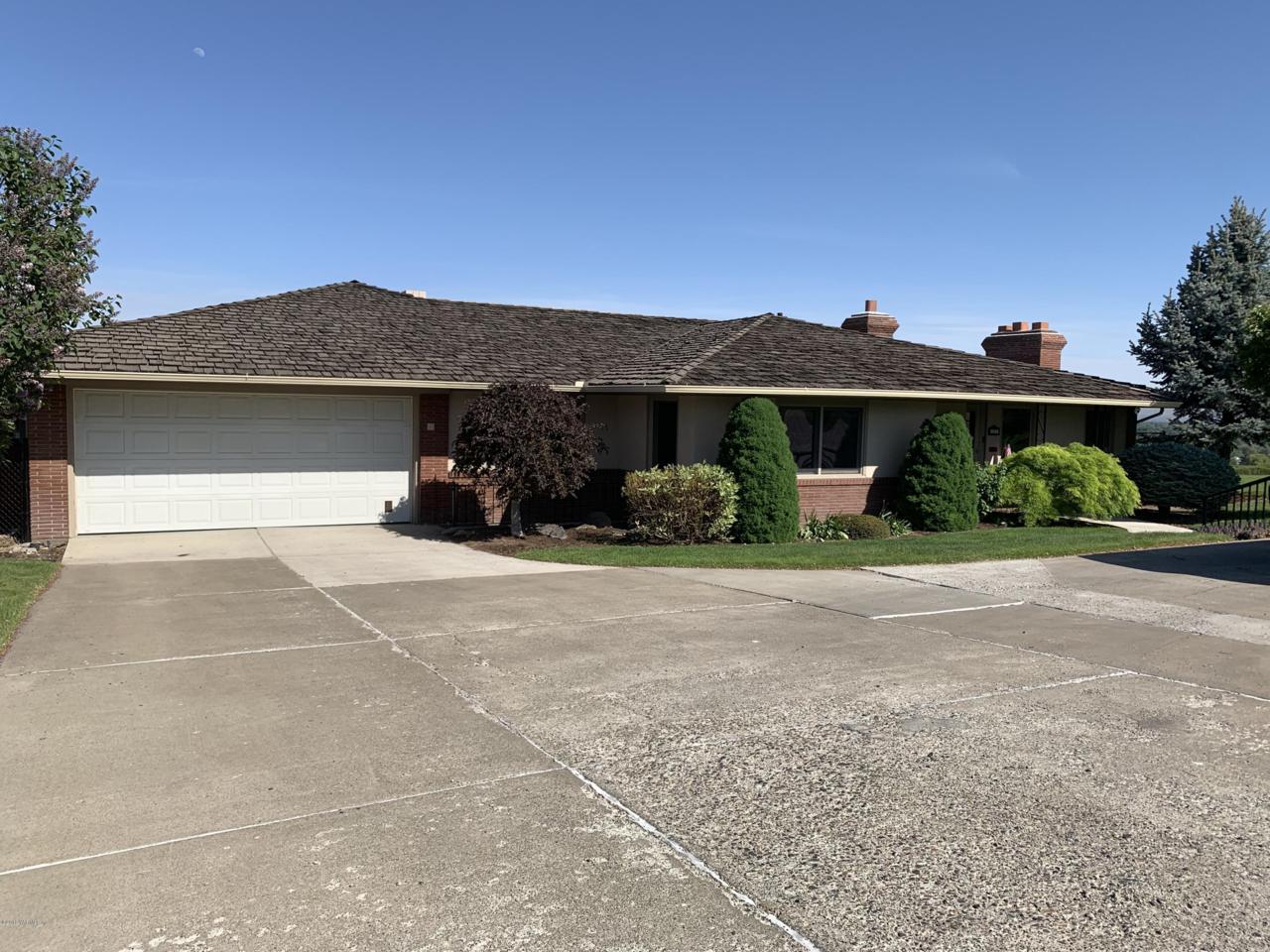 201 Hillcrest Dr - Photo 1