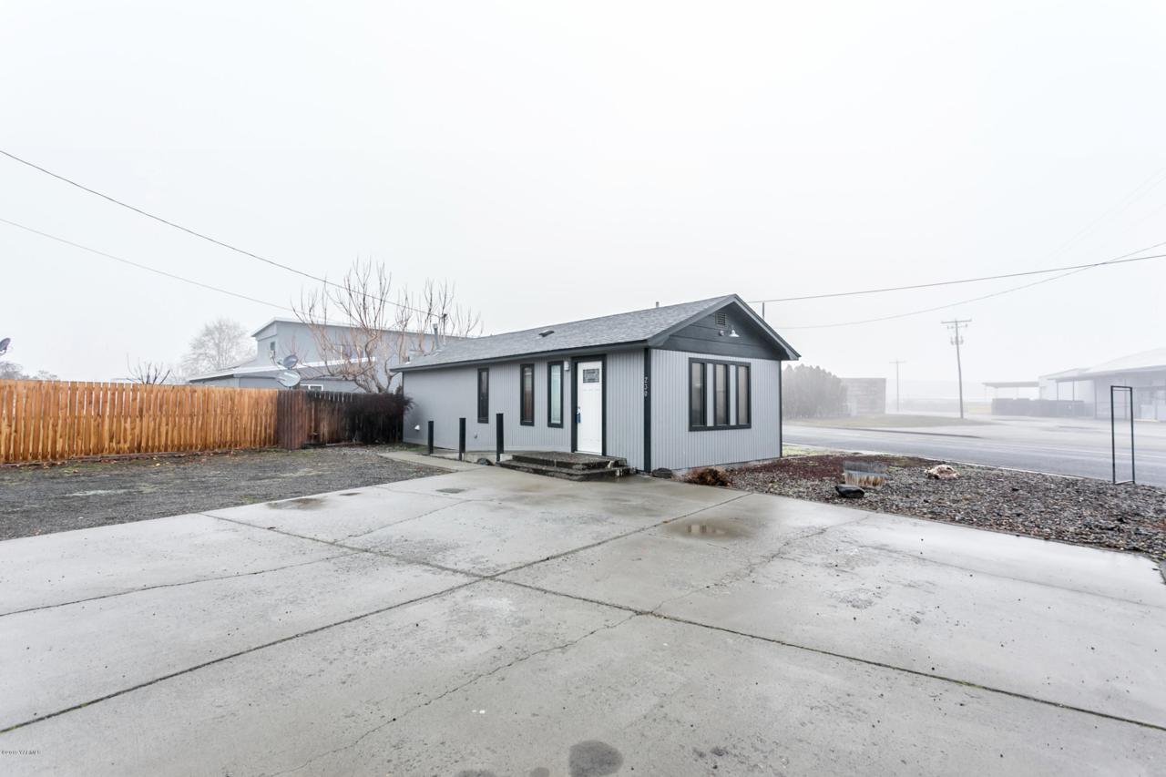 230 Edison Ave - Photo 1